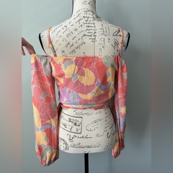 NWT Pedal & Pup off the shoulder, wrap, cropped top, size S - Picture 5 of 6
